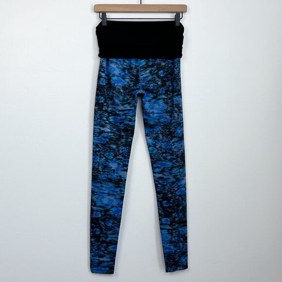 Beyond The Bump Maternity Blue Abstract High-Waisted Leggings - Picture 7 of 8
